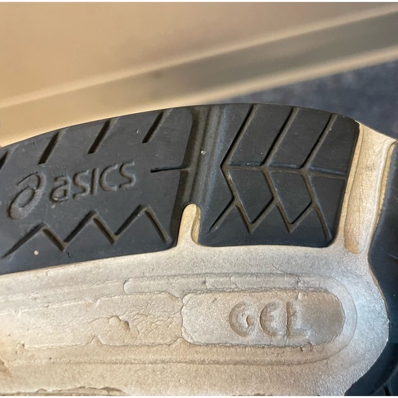 ASICS Gel Contend 6 ladies running shoes in good used condition, size 9 1/2 - Picture 7 of 9